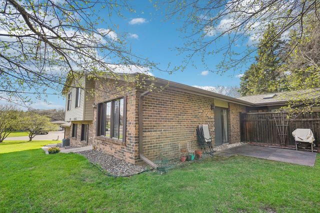 13400 Pepperwood Circle, Minnetonka, MN 55305
