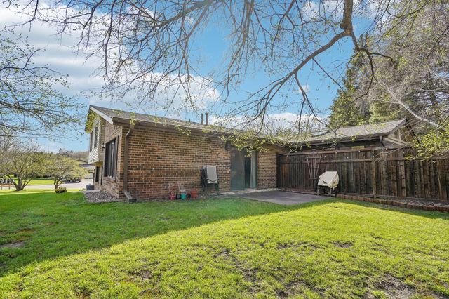 13400 Pepperwood Circle, Minnetonka, MN 55305