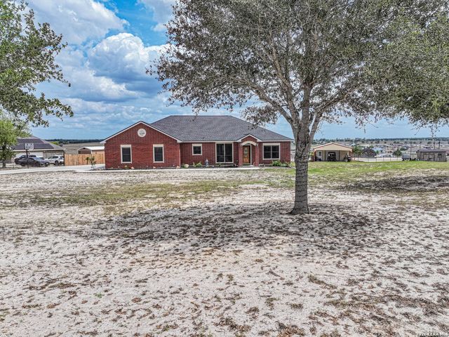 700 Lake Valley, La Vernia, TX 78121