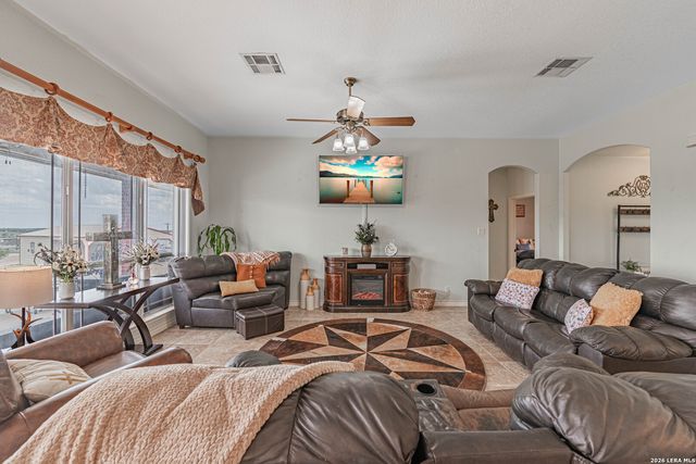 700 Lake Valley, La Vernia, TX 78121