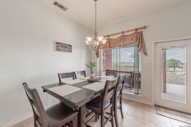 700 Lake Valley, La Vernia, TX 78121