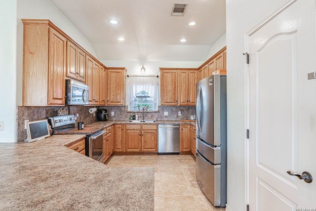 700 Lake Valley, La Vernia, TX 78121