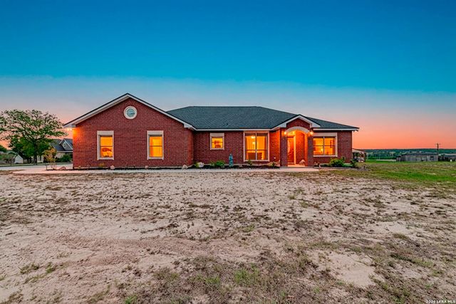 700 Lake Valley, La Vernia, TX 78121