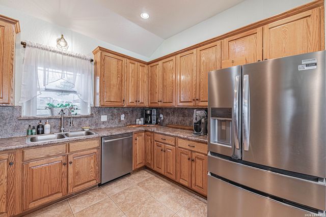 700 Lake Valley, La Vernia, TX 78121