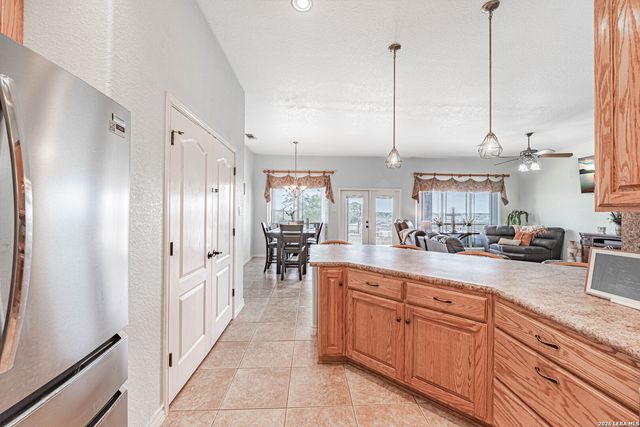 700 Lake Valley, La Vernia, TX 78121