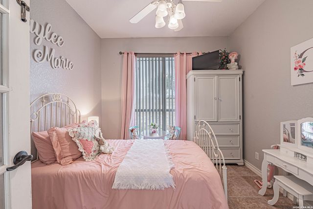 700 Lake Valley, La Vernia, TX 78121