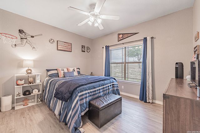 700 Lake Valley, La Vernia, TX 78121