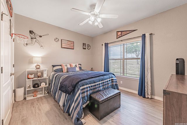 700 Lake Valley, La Vernia, TX 78121