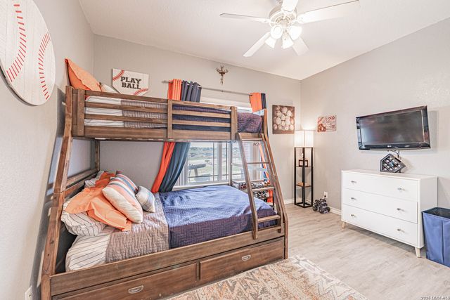 700 Lake Valley, La Vernia, TX 78121