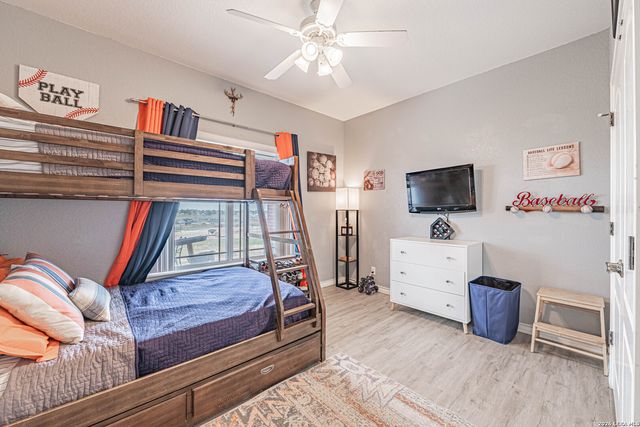 700 Lake Valley, La Vernia, TX 78121