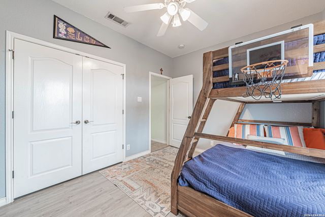 700 Lake Valley, La Vernia, TX 78121