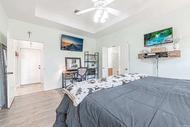 700 Lake Valley, La Vernia, TX 78121