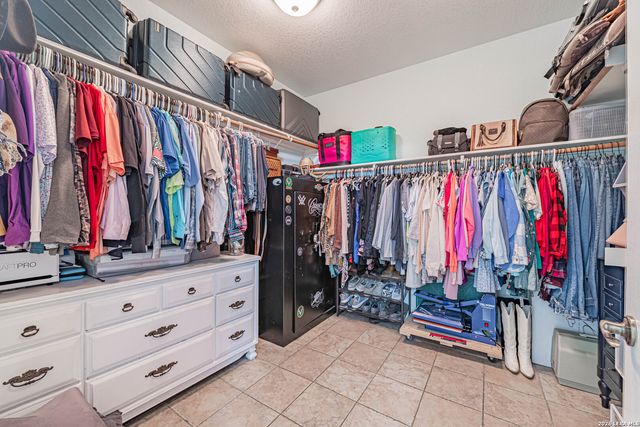 700 Lake Valley, La Vernia, TX 78121