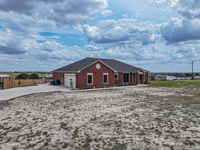 700 Lake Valley, La Vernia, TX 78121