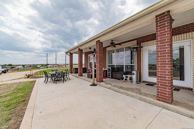 700 Lake Valley, La Vernia, TX 78121