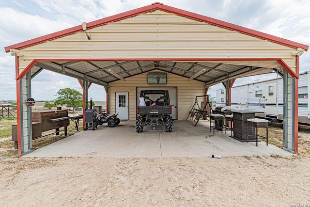 700 Lake Valley, La Vernia, TX 78121