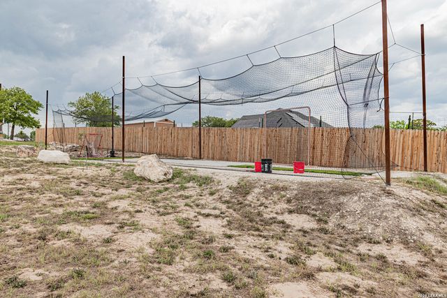 700 Lake Valley, La Vernia, TX 78121