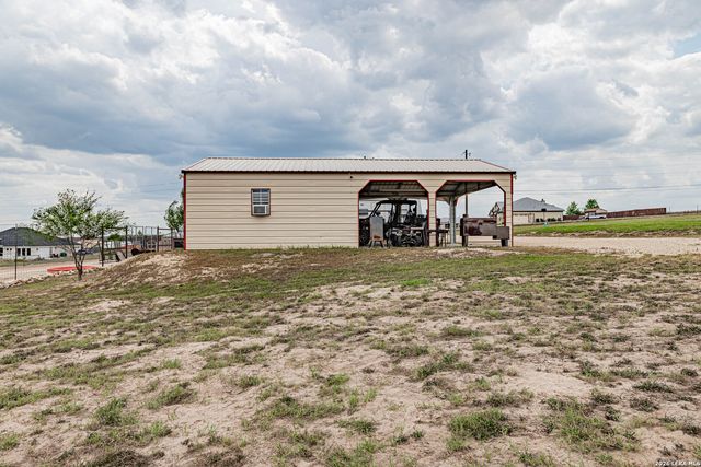 700 Lake Valley, La Vernia, TX 78121