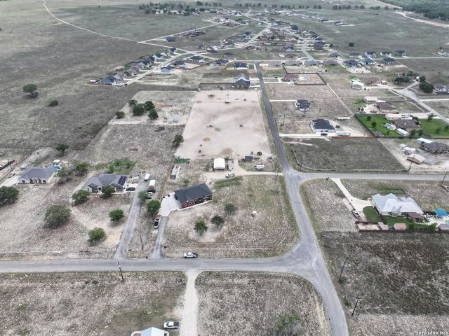700 Lake Valley, La Vernia, TX 78121