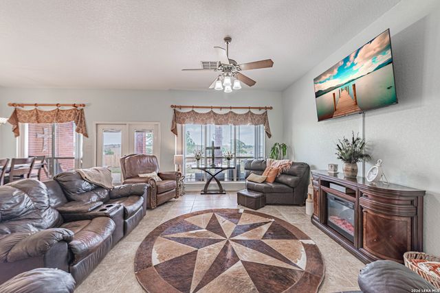 700 Lake Valley, La Vernia, TX 78121