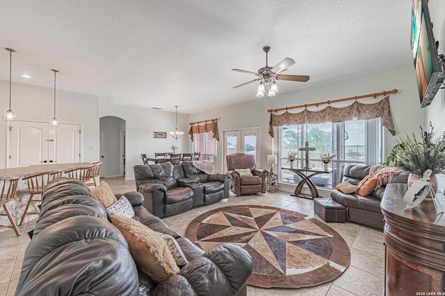 700 Lake Valley, La Vernia, TX 78121