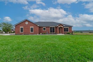 700 Lake Valley, La Vernia, TX 78121