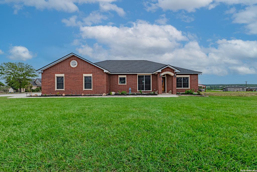 700 Lake Valley, La Vernia, TX 78121