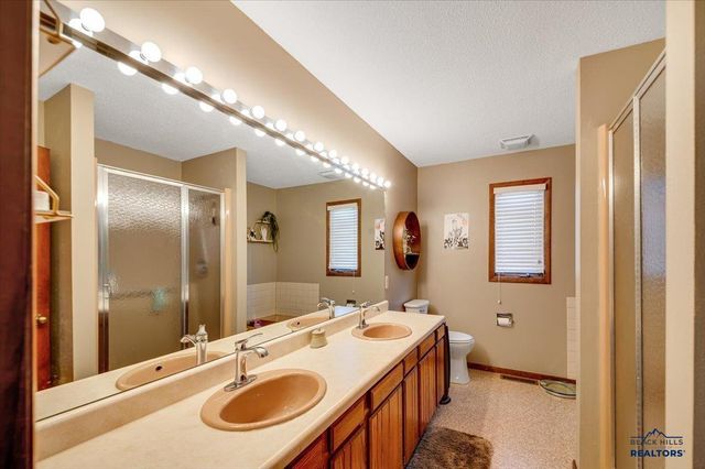 3114 STOCKADE DR, Rapid City, SD 57702