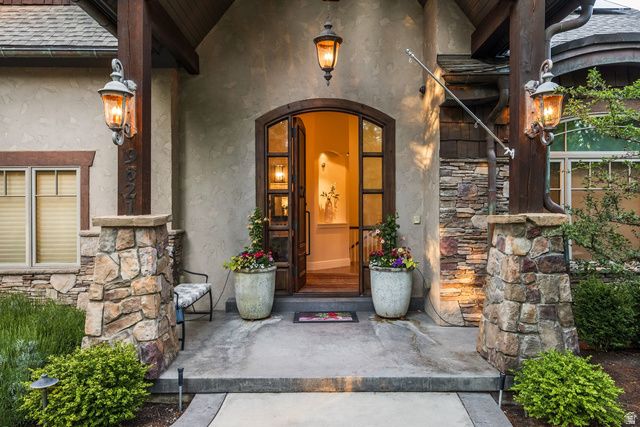 9621 S GLACIER PARK LN, Sandy, UT 84092