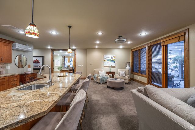 9621 S GLACIER PARK LN, Sandy, UT 84092