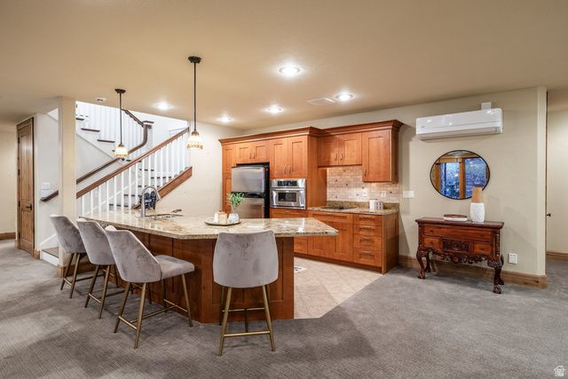 9621 S GLACIER PARK LN, Sandy, UT 84092