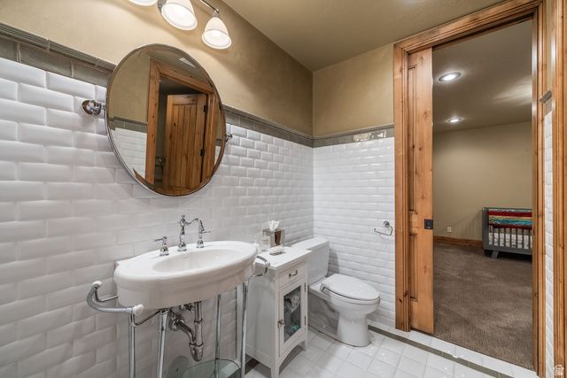9621 S GLACIER PARK LN, Sandy, UT 84092