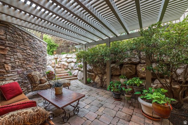 9621 S GLACIER PARK LN, Sandy, UT 84092