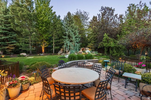 9621 S GLACIER PARK LN, Sandy, UT 84092