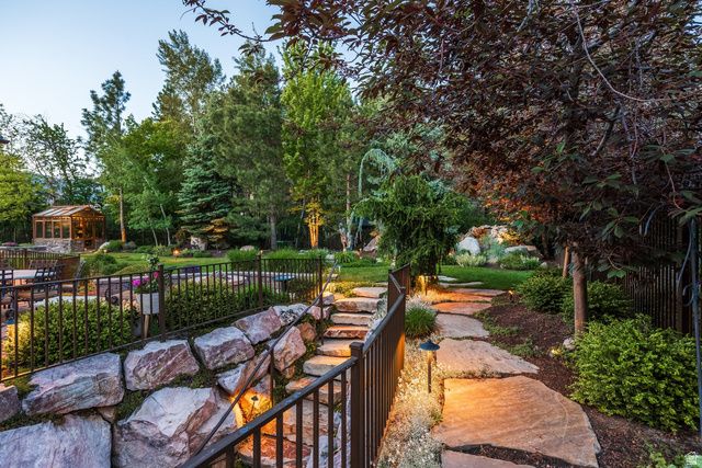 9621 S GLACIER PARK LN, Sandy, UT 84092