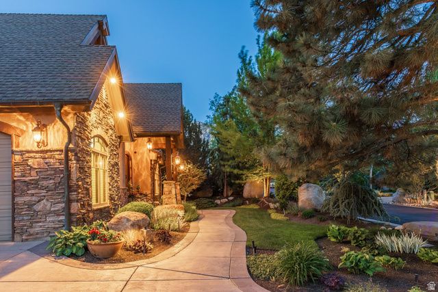 9621 S GLACIER PARK LN, Sandy, UT 84092
