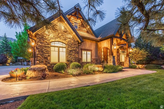 9621 S GLACIER PARK LN, Sandy, UT 84092
