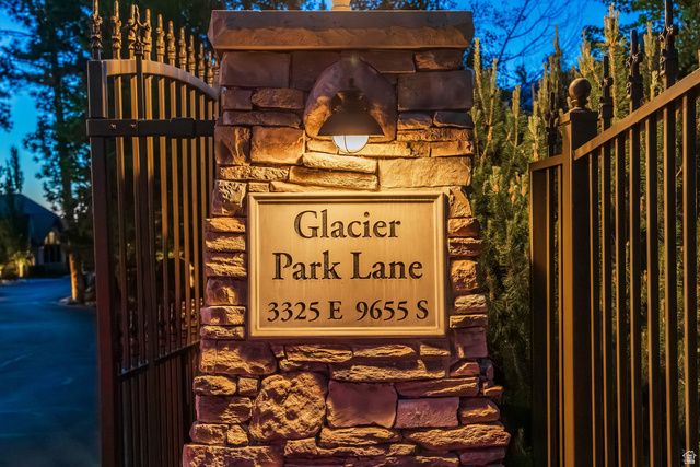 9621 S GLACIER PARK LN, Sandy, UT 84092
