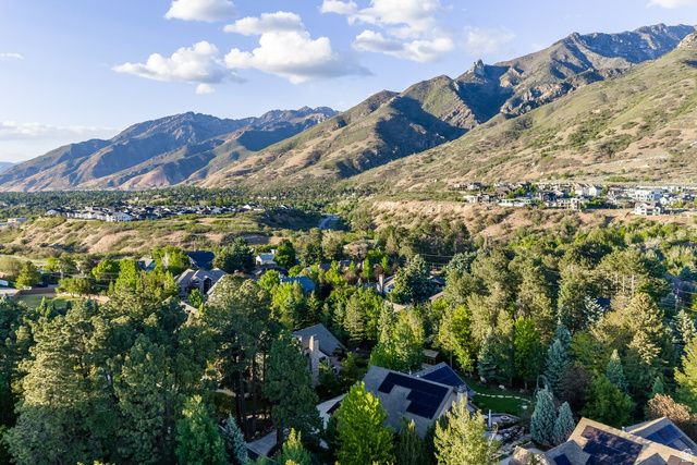 9621 S GLACIER PARK LN, Sandy, UT 84092