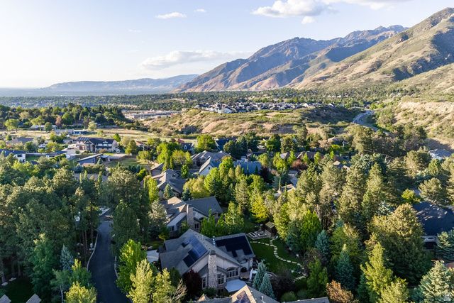 9621 S GLACIER PARK LN, Sandy, UT 84092