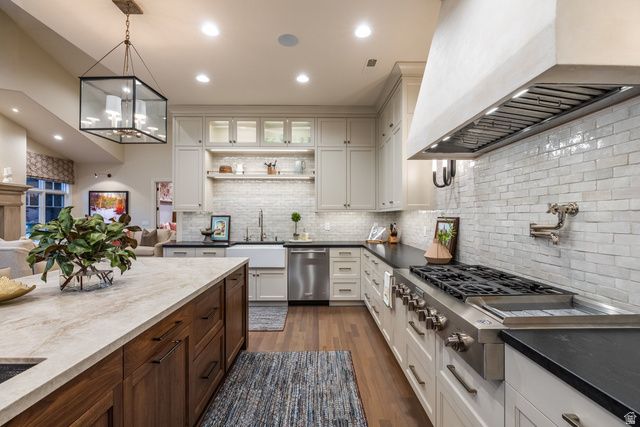 9621 S GLACIER PARK LN, Sandy, UT 84092