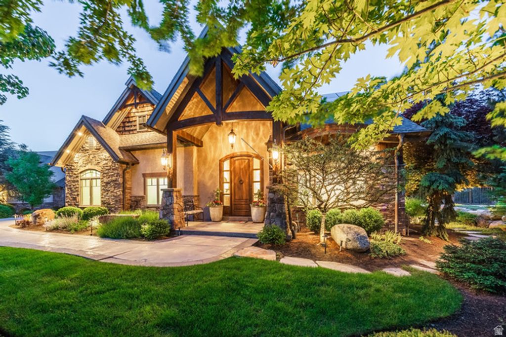 9621 S GLACIER PARK LN, Sandy, UT 84092