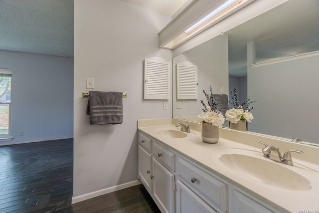 8426 OAK POST ST, San Antonio, TX 78251