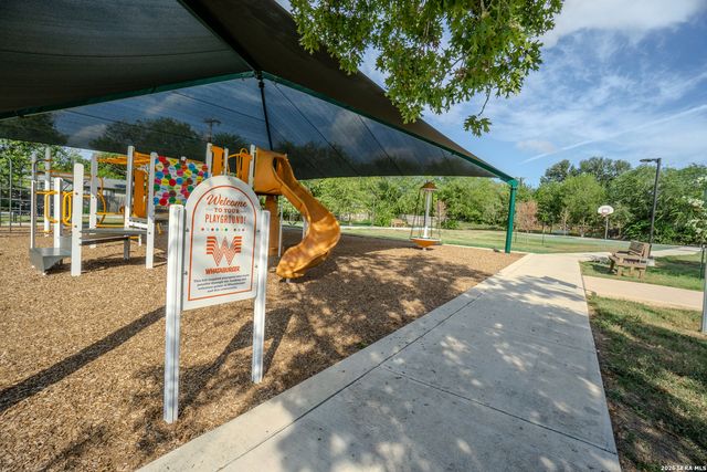 8426 OAK POST ST, San Antonio, TX 78251