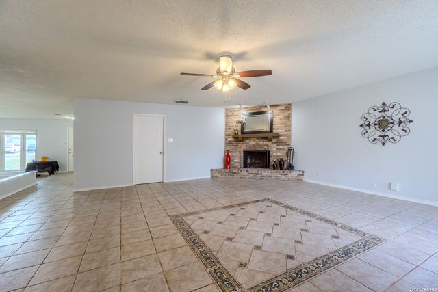 8426 OAK POST ST, San Antonio, TX 78251