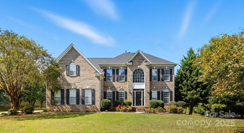 1121 Yarrow Street, Matthews, NC 28104