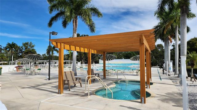 3402 SHINGLE OAK TERRACE, Sarasota, FL 34237