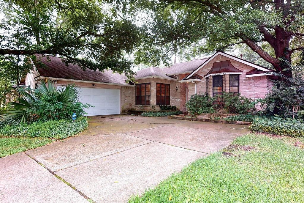 2611 Brookdale Drive, Houston, TX 77339