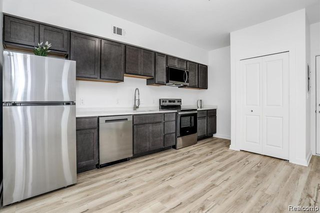 799 E Grand Boulevard 4, Detroit, MI 48207