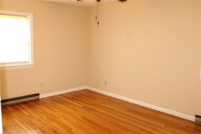 330 Kingsman DR, Newport News, VA 23608
